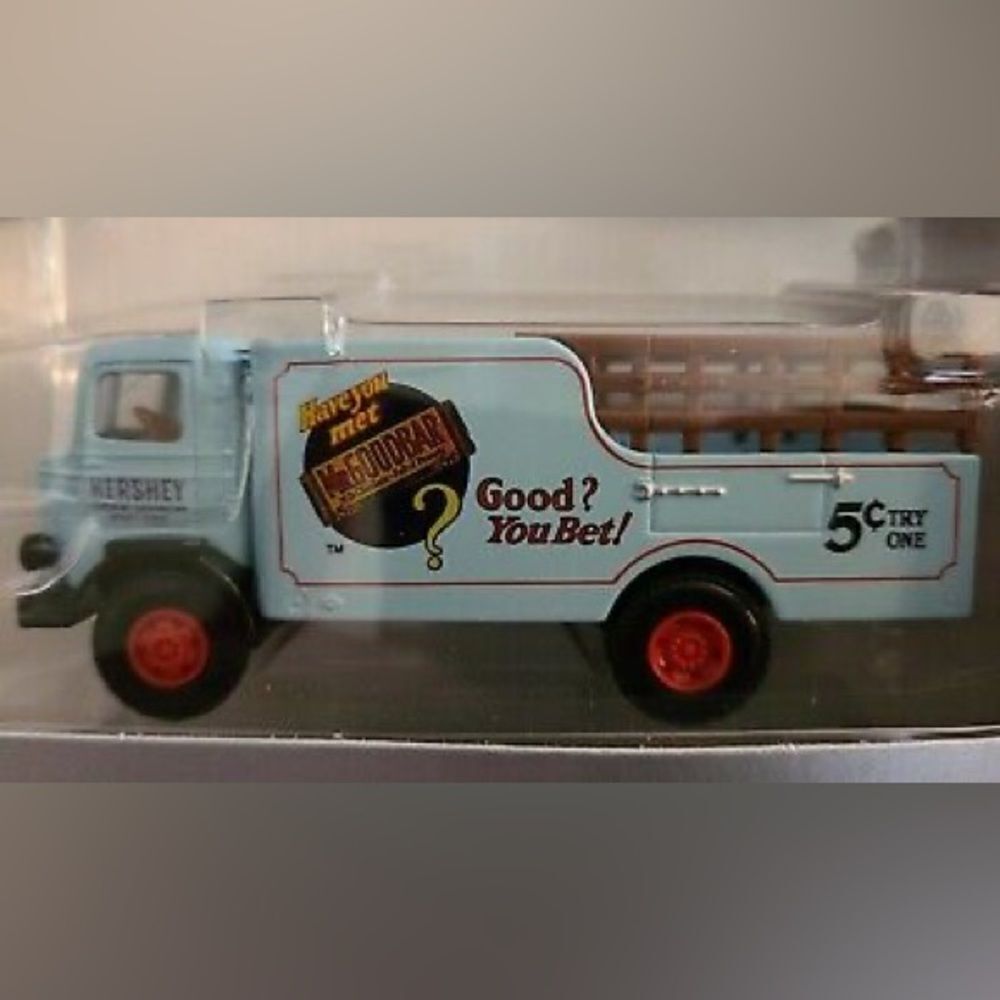 HERSHEY'S AHL MR. GOODBAR DELIVERY TRUCK GMC T-70 H04050 New In Box - Picture 5 of 6